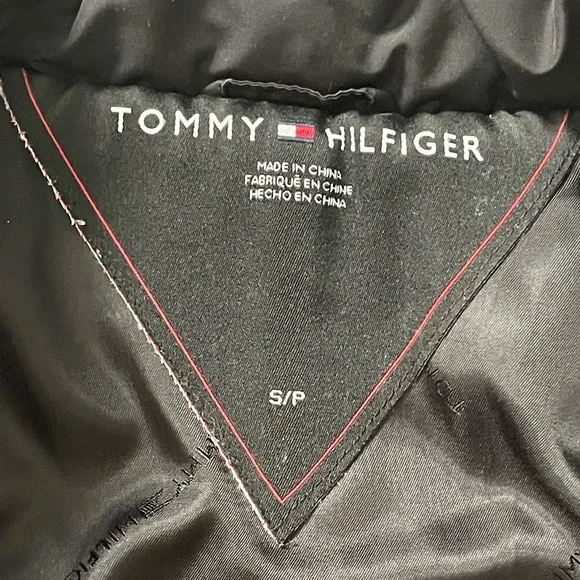 Woman’s Tommy Hilfiger Diamond Quilted Puffer Vest - Picture 6 of 6